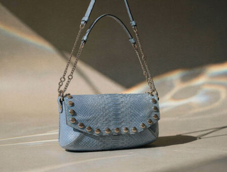 Bolso bandolera ARTHEMIS en piel de serpiente azul celeste