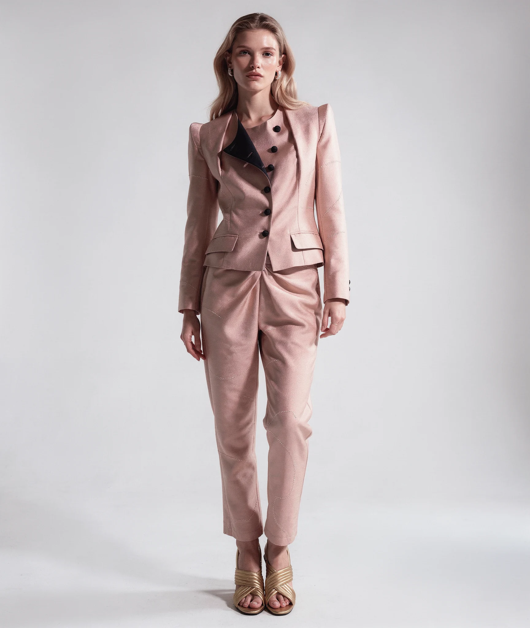 Traje de chaqueta color maquillaje en seda - Imagen 3