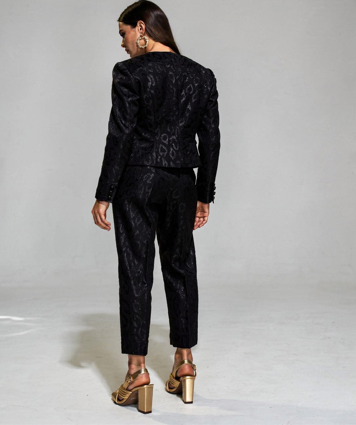 Traje chaqueta en print leopardo seda negro - Imagen 5