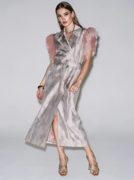 Gabardina trench seda camuflaje gris rosa